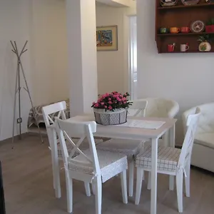 Urania House Appartement